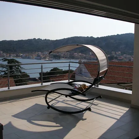 Big Blue, Apartamento Tisno