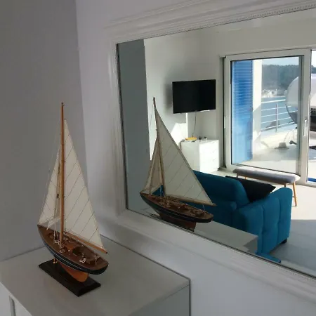 Big Blue, Apartamento