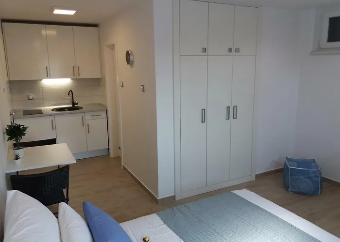 Big Blue, Apartman *